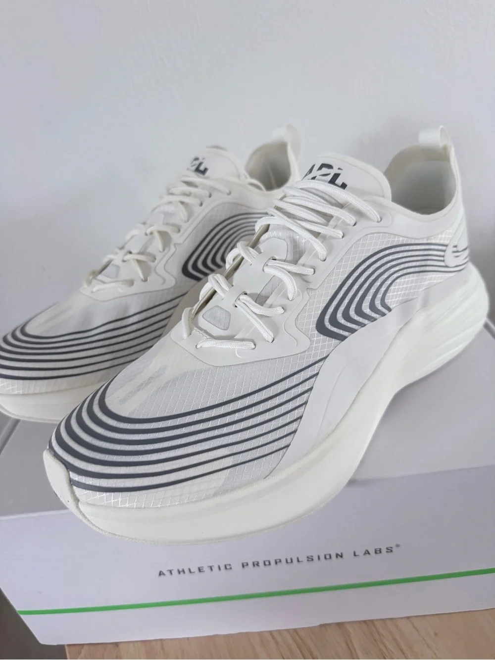 APL Men's Streamline Tech Runner Sz 10
